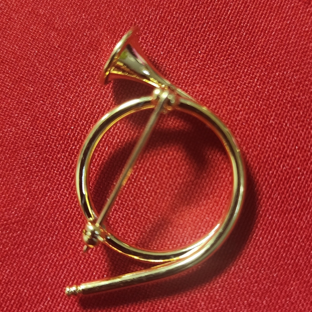 French Horn Pin Brooch Gold Bugle Retro Vintage Music.